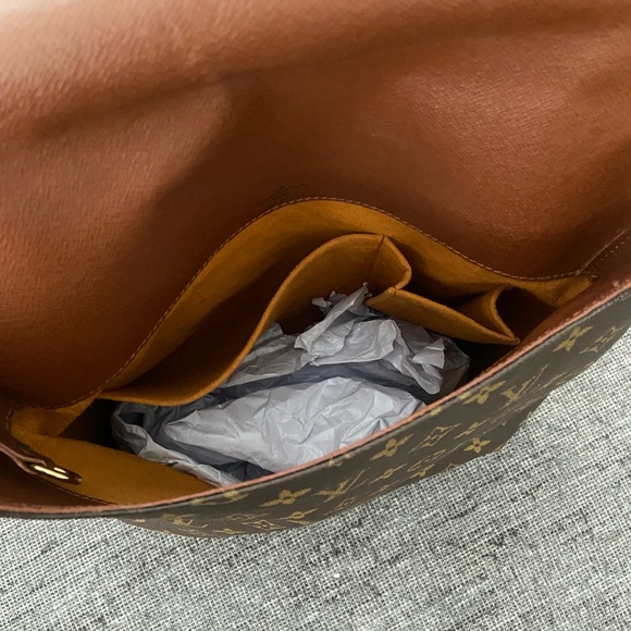 Vintage Louis Vuitton crossbody purse. - Picture 3 of 7